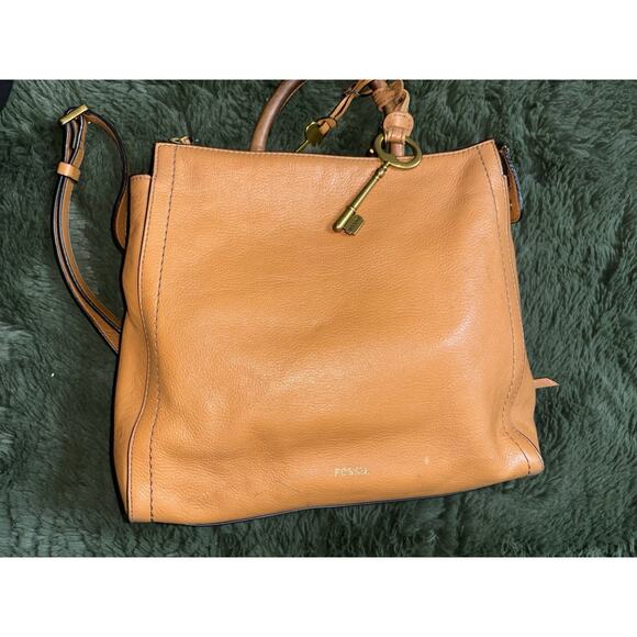 Fossil Parker style woman's brown leather backpack with key charm everyday bag - Picture 14 of 16